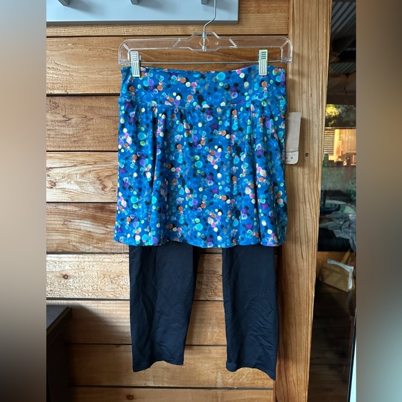 Dona Jo Love Skirted Capri, Elira print, Size L, NWT - Picture 7 of 9